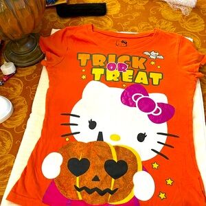 Hello Kitty Halloween t-shirt, fitted size L 10-12kids
